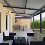 Σπίτι διακοπών Hana And Lana With Shared Pool Μεντουλίν