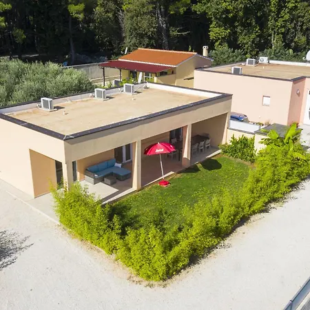 Hana And Lana With Shared Pool Vikendica *