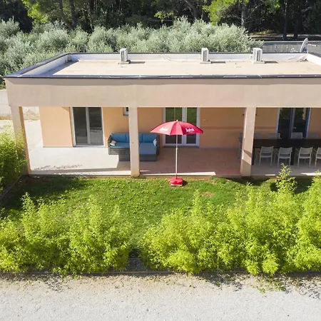 Vakantiehuis Hana And Lana With Shared Pool