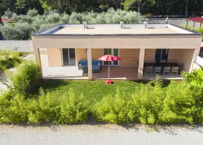 Vakantiehuis Hana And Lana With Shared Pool