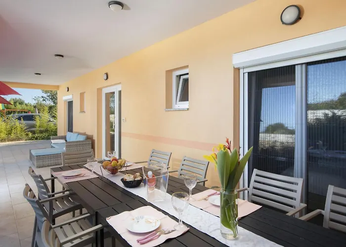 Vakantiehuis Hana And Lana With Shared Pool