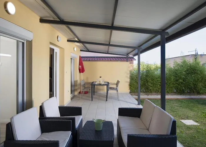 Vakantiehuis Hana And Lana With Shared Pool Medulin