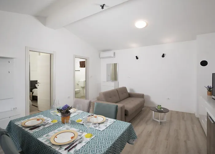 Hana And Lana With Shared Pool Vakantiehuis Medulin