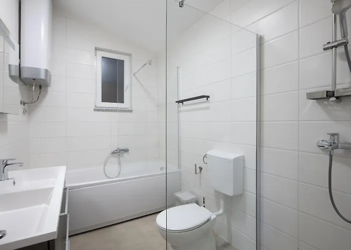 Hana And Lana With Shared Pool Vakantiehuis