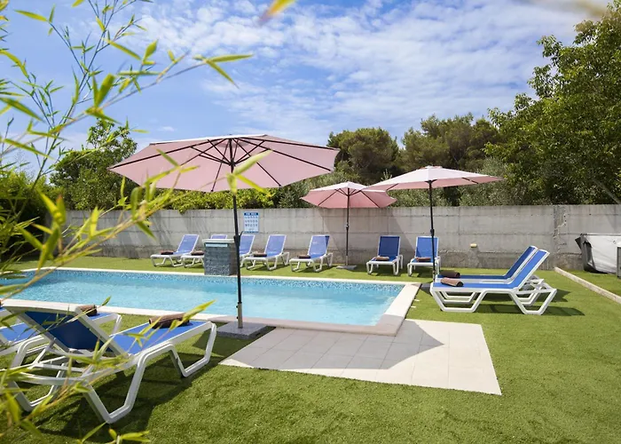 Hana And Lana With Shared Pool Vakantiehuis *